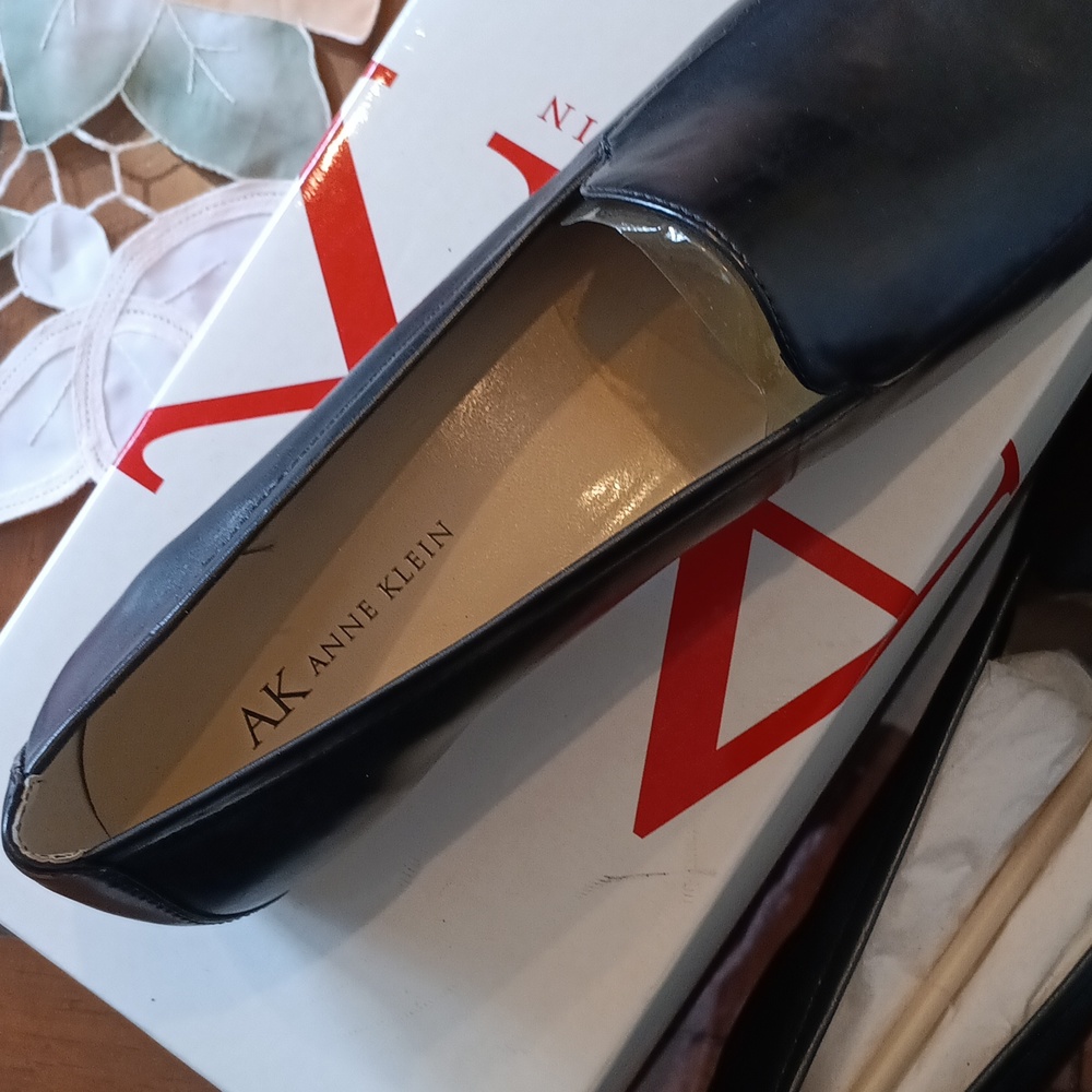 Black Leather Loafers, Anne Klein, Size 8 1/2 - Picture 5 of 6